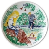 Elg Red Cross Plate with Swedish Folksongs 1981