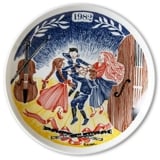 Elg Red Cross Plate with Swedish Folksongs 1982