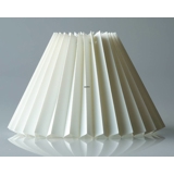 Pleated lamp shade of off white chintz fabric, sidelength 18cm