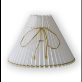 Hvid plissé lampeskærm med GULD-tråd, passer til Asmussen dråbe lampe med 4 dråber, sidelængde 21cm