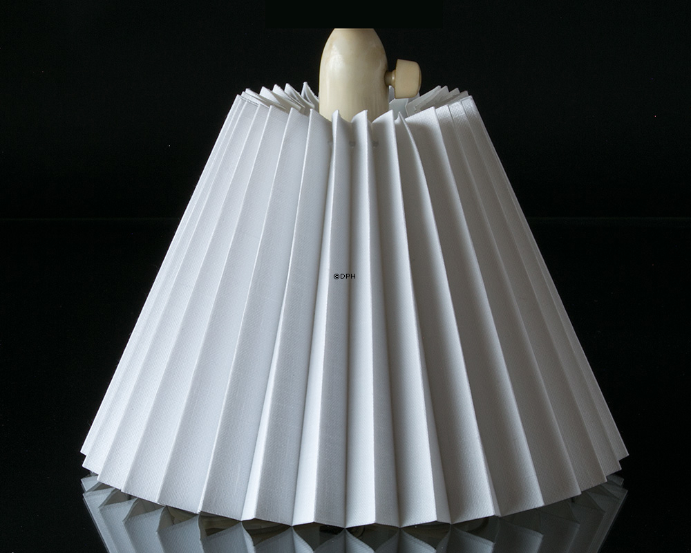 Plisséskærm i hvid hørstof sidelængde 21cm til læselampe - Til E27 fatning med reces Ø34mm