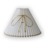 Hvid plissé lampeskærm med GULD-tråd, passer til Asmussen dråbe lampe med 5 dråber, sidelængde 23cm