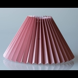 Plissé lampeskærm i rosa chintz stof, sidelængde 23cm