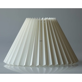 Pleated lamp shade of off white chintz fabric, sidelength 23cm