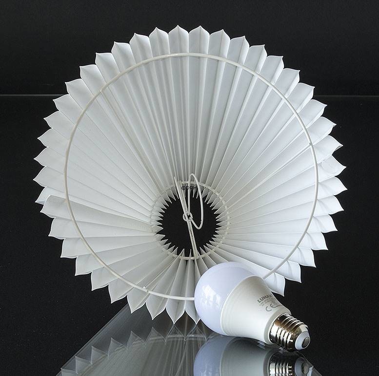 Plissé lampeskærm i vissengrøn chintz stof, sidelængde 23cm