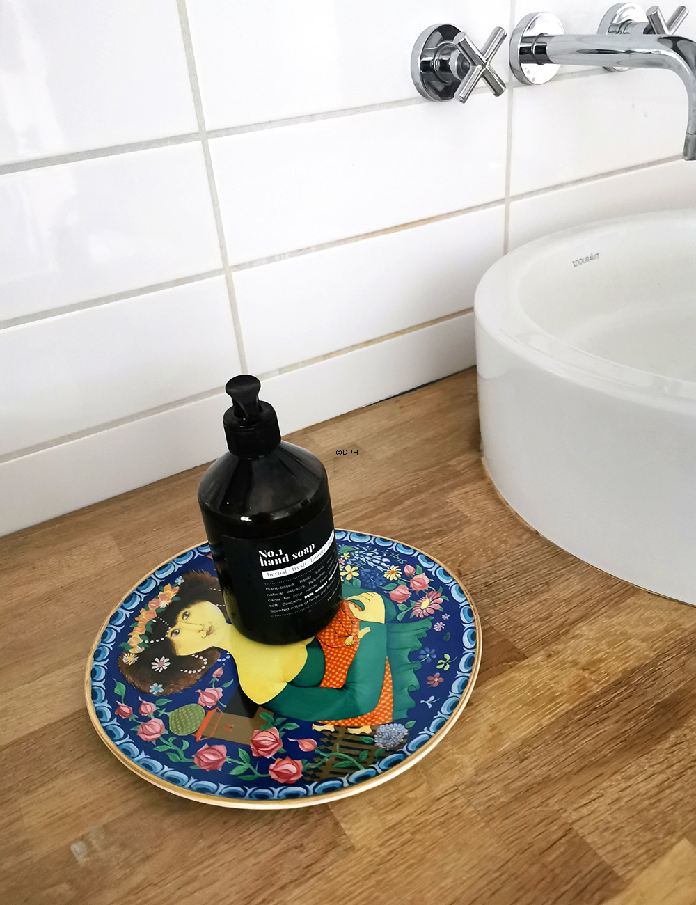 1982 Gustavsberg kunstjuleplatte, Jomfru Maria med Jesusbarnet