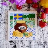 Gustavsberg Kakkel med sommerbord med smørebrød i serien "Sommer i Sverige" Pia Rönndahl