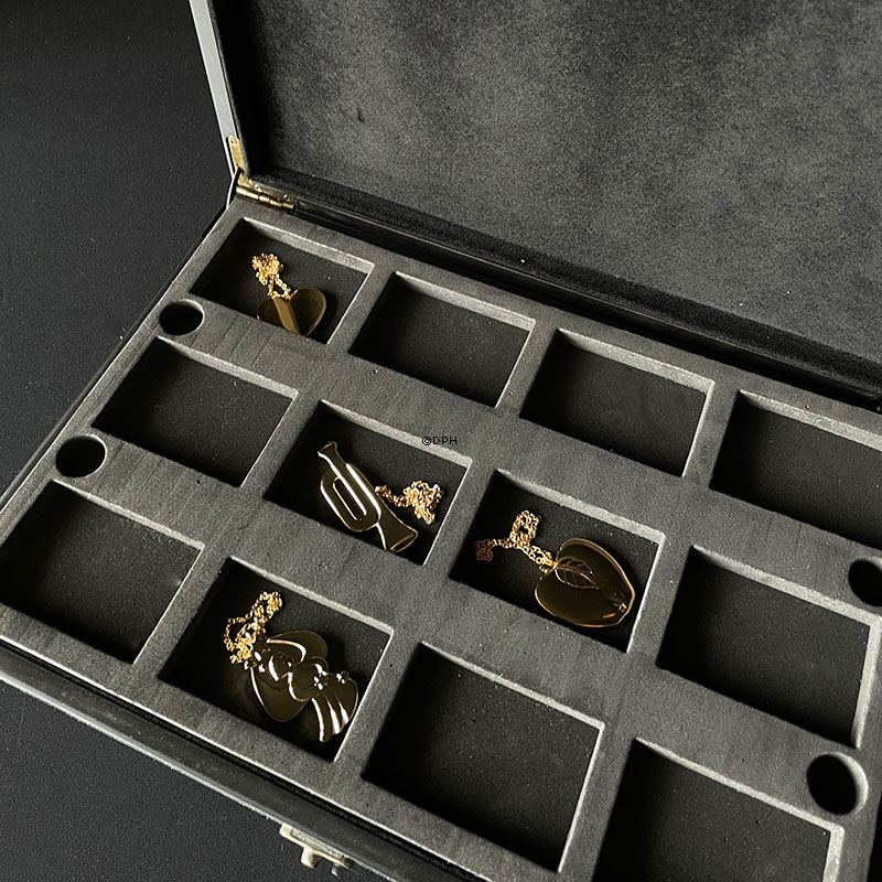 Plade til Georg Jensen ornamenter mv. 12 rum (passer til sort opbevaringsæske HA116-S)