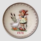 Hummel Annual plate 1974 with girl with geese