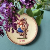 Hummel Annual plate 1976 with girl in tree with bird