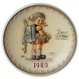 Hummel årsplatte 1980 Pige med skoletaske på vej til skole