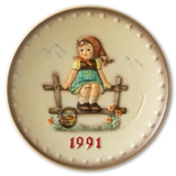 Hummel Annual plate 1991 Girl waiting