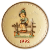 Hummel Annual plate 1992 Boy waiting