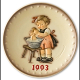Hummel årsplatte 1993 Pige vasker dukke