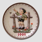 Hummel Annual plate 1995 with boy waving goodbye