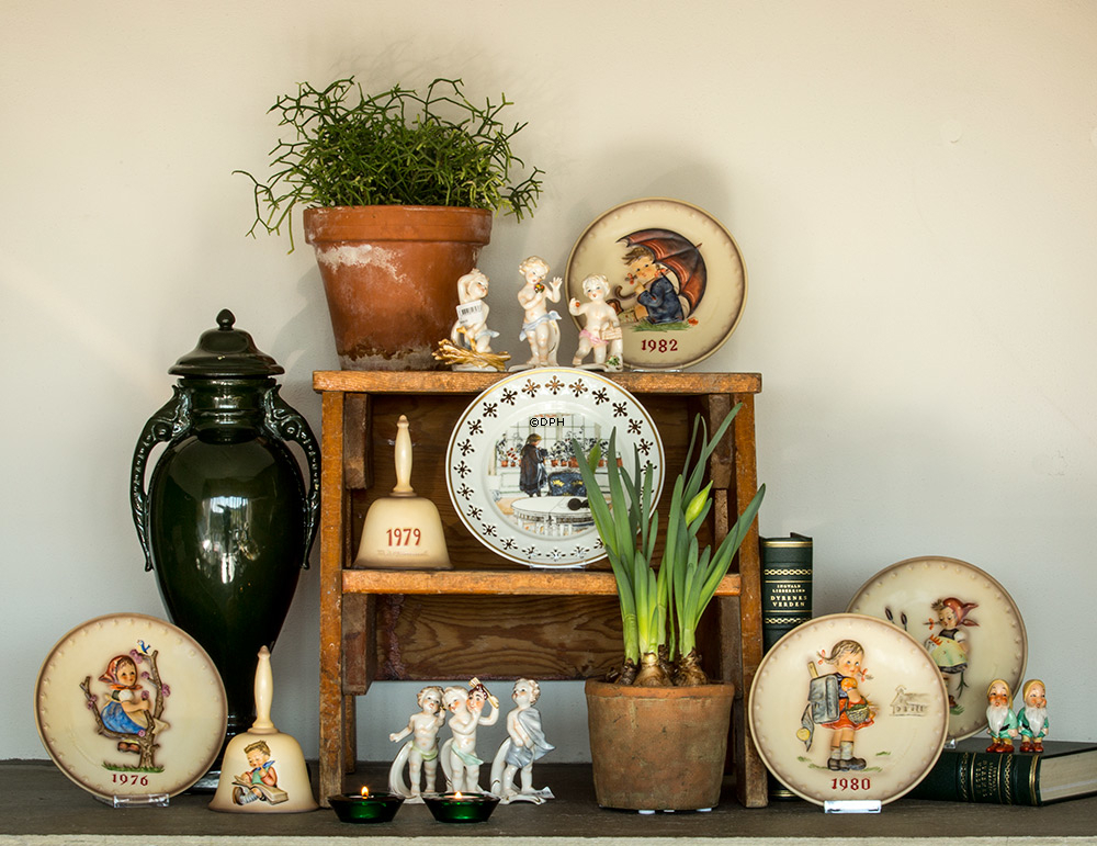 Goebel Hummel månedsfigur Marts pige med blomster