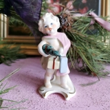 Goebel Hummel månedsfigur december pige med juletræ og gaver