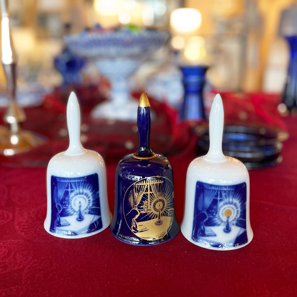 1974 Hackefors Juleklokke, lys koboltblå med guld