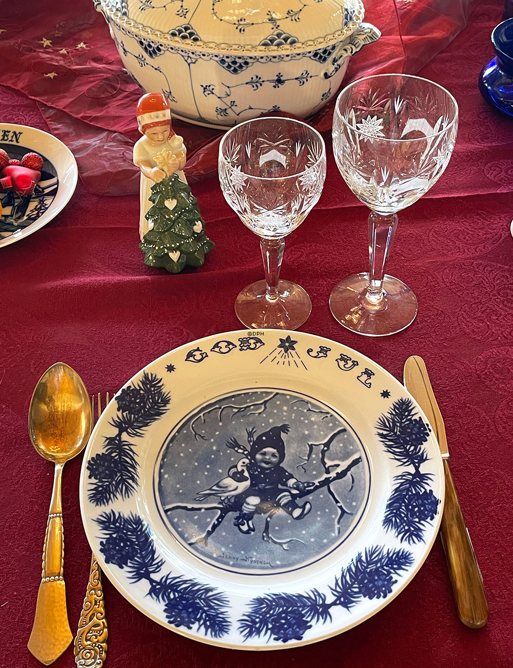 1977 Jenny Nystrøm Juletallerken/Juleplatte, barn med due