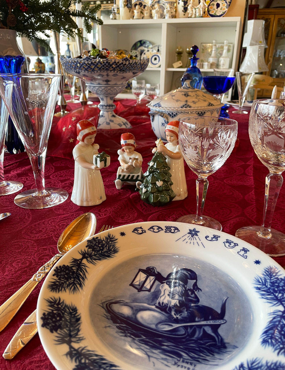 1980 Jenny Nystrøm Juletallerken/Juleplatte, nisse med kat