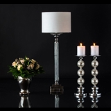 Bordlampe i Krom/sølv med krakkeleret glas og rund skærm