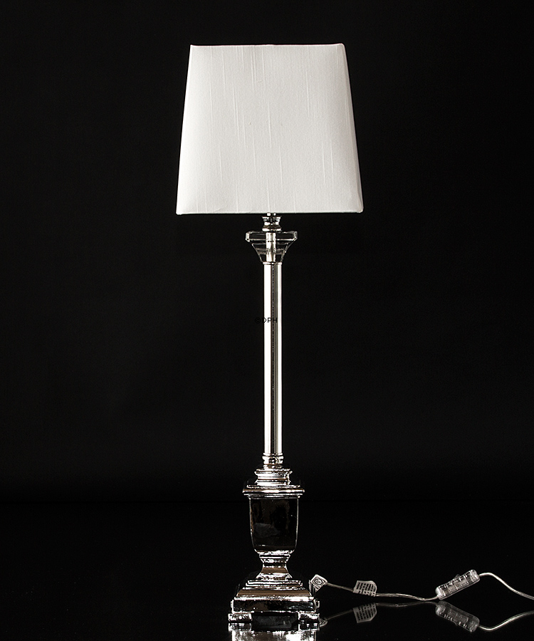 Bordlampe i sølv med lys skærm