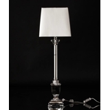 Bordlampe i sølv med lys skærm