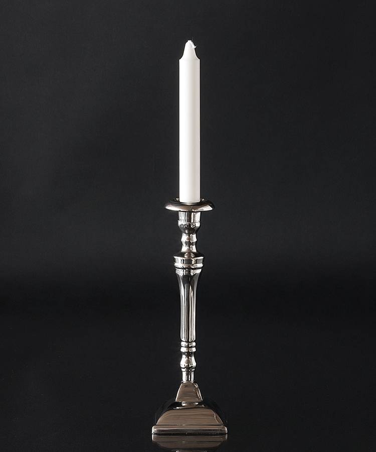 Lysestage i nikkel til kronelys