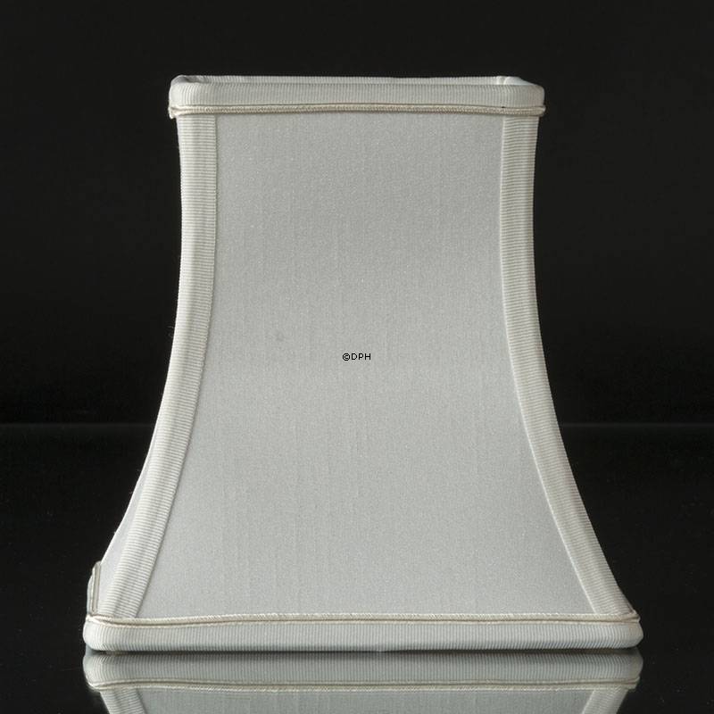 Firkantet lampeskærm 18 cm i højden, hvid silke (Vedr. 2. sortering - se beskrivelse)