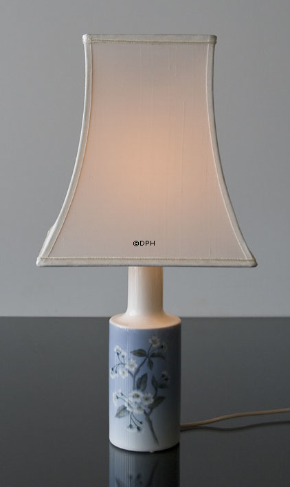 Firkantet lampeskærm 29 cm i højden, hvid silke (Vedr. 2. sortering - se beskrivelse)