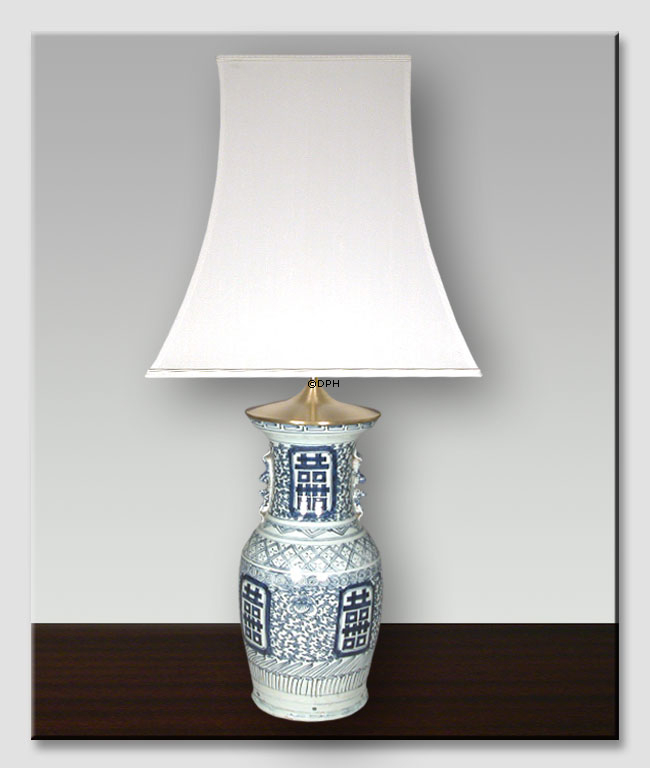 Firkantet lampeskærm 38 cm i højden, hvid silke (Vedr. 2. sortering - se beskrivelse)