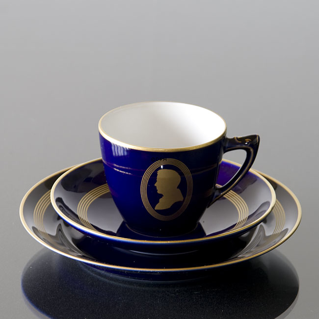 Komponist stel, Carl Nielsen, sæt af kop/underkop og kagetallerken nr. 11, Bing & Grøndahl