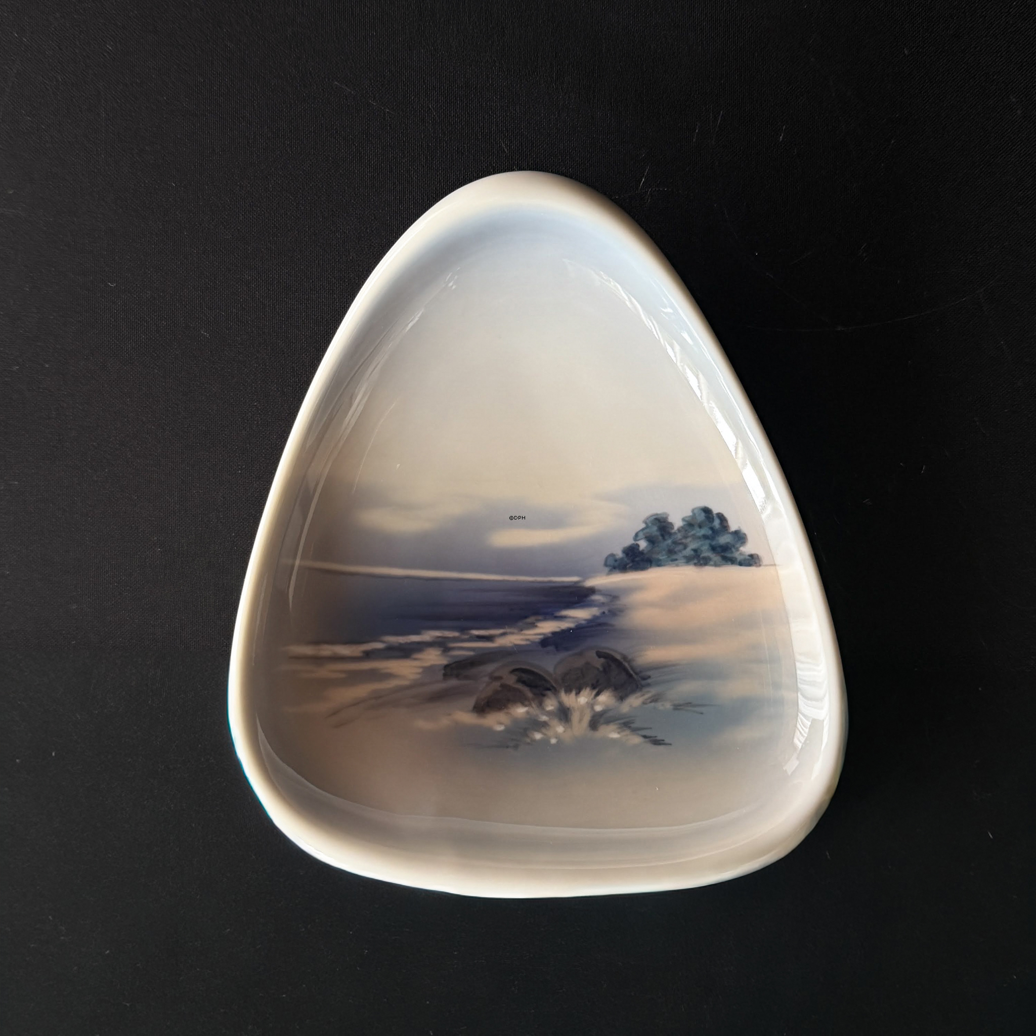 Lyngby Porcelæn skål med strand nr. 111-1-74