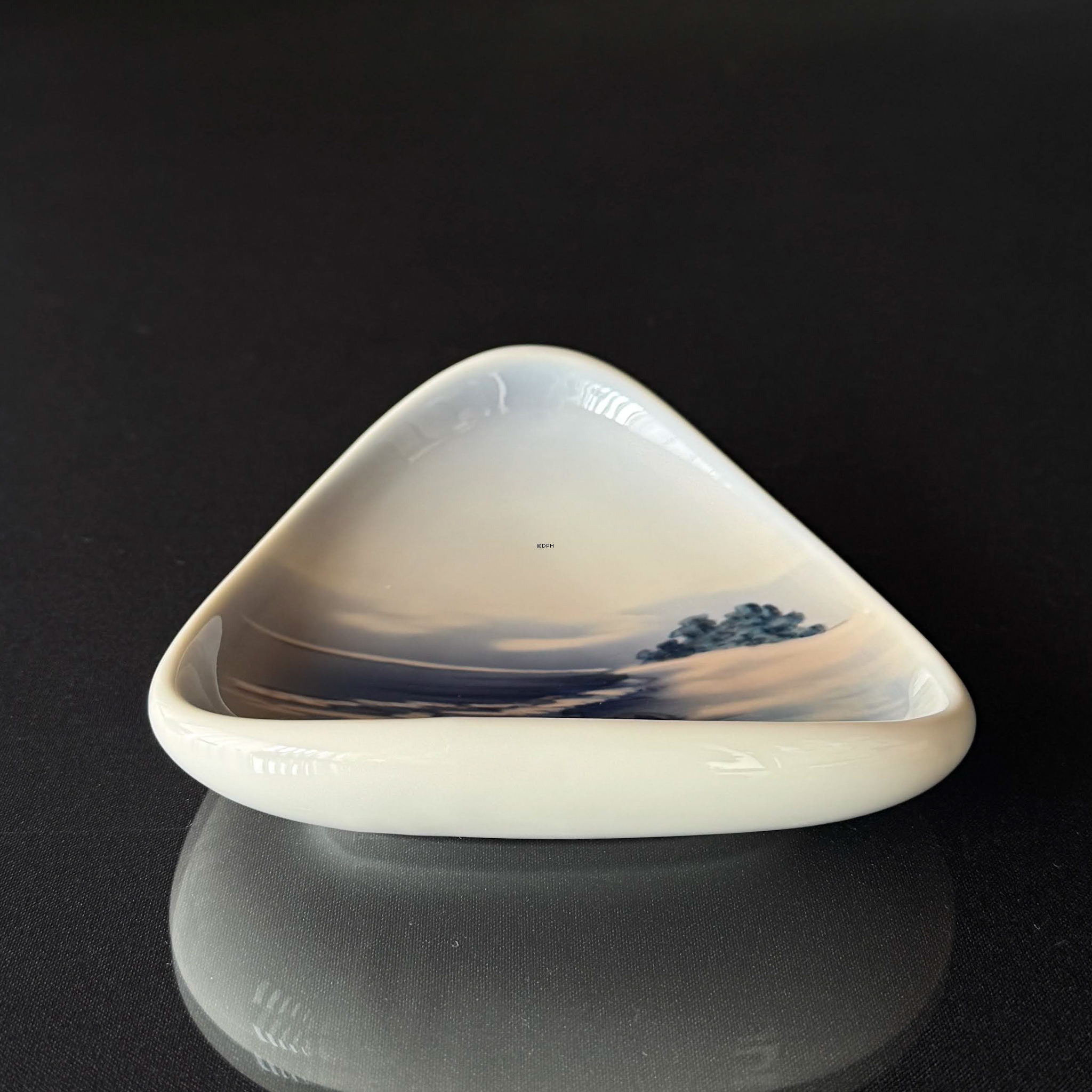 Lyngby Porcelæn skål med strand nr. 111-1-74