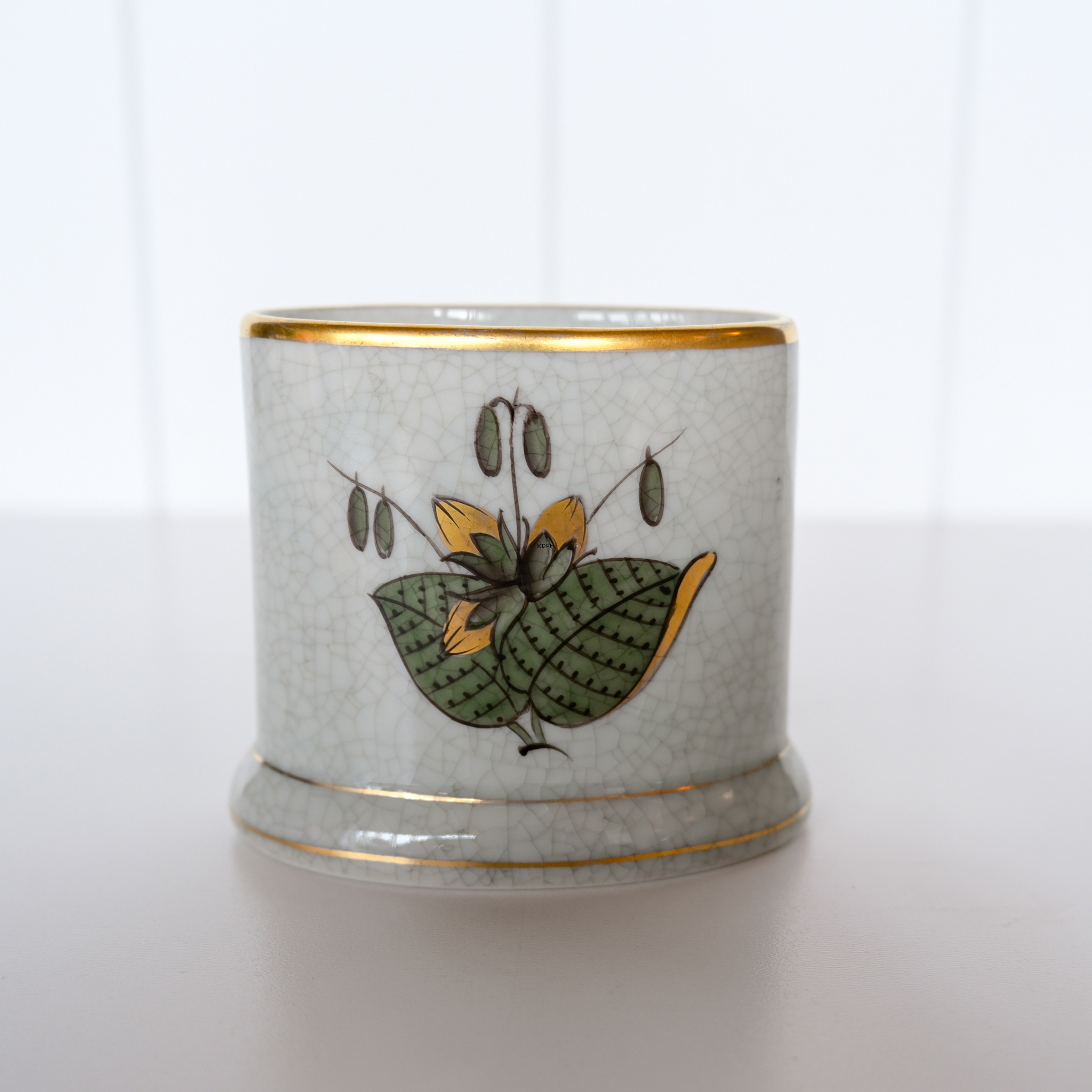 Lyngby krakkeleret oval vase med grøn blomst nr. 3017