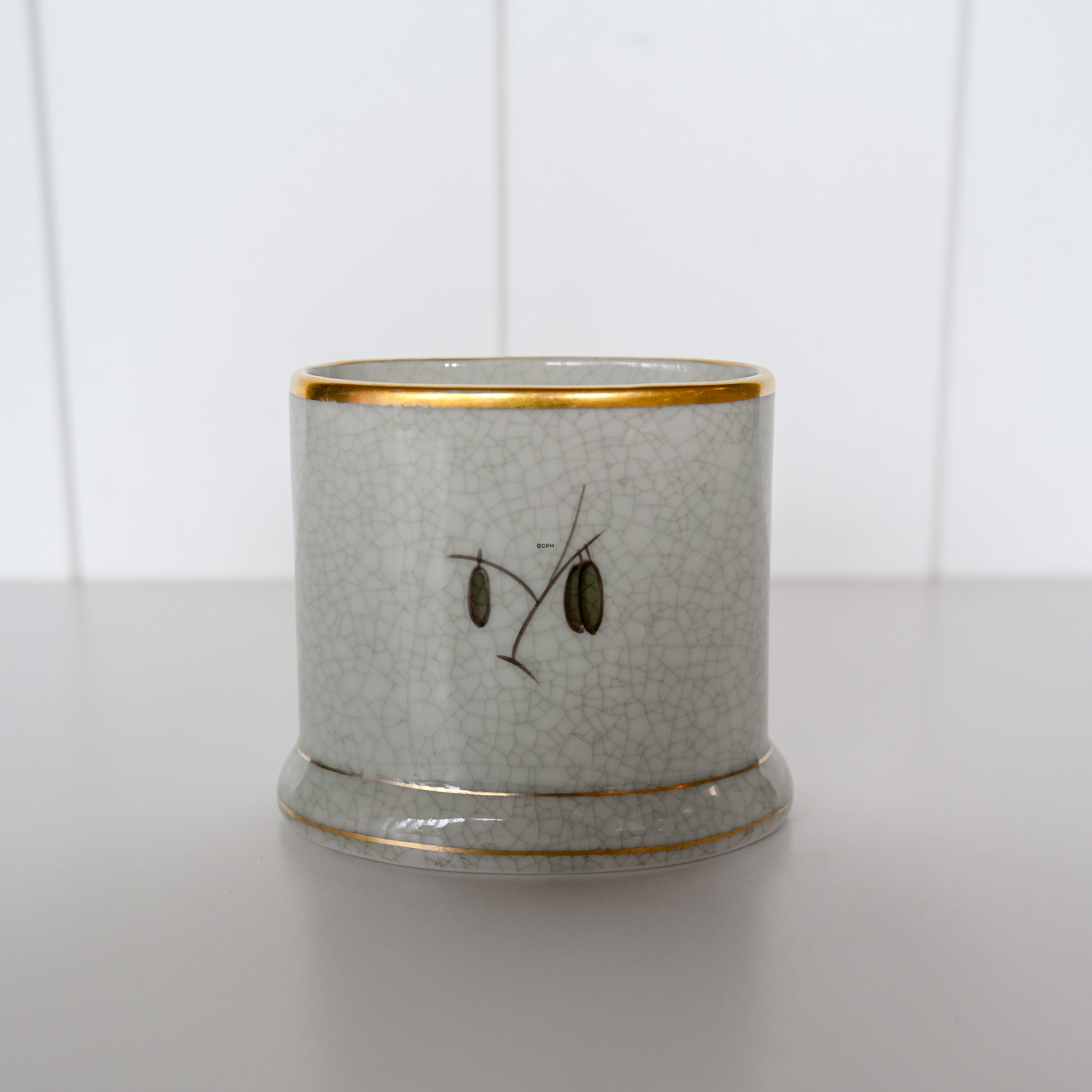 Lyngby krakkeleret oval vase med grøn blomst nr. 3017