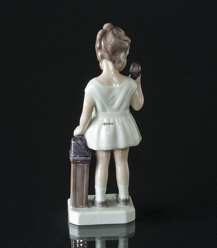 Pige med telefon, "Gitte", Lyngby figur nr. 73
