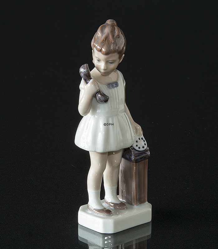 Pige med telefon, "Gitte", Lyngby figur nr. 73