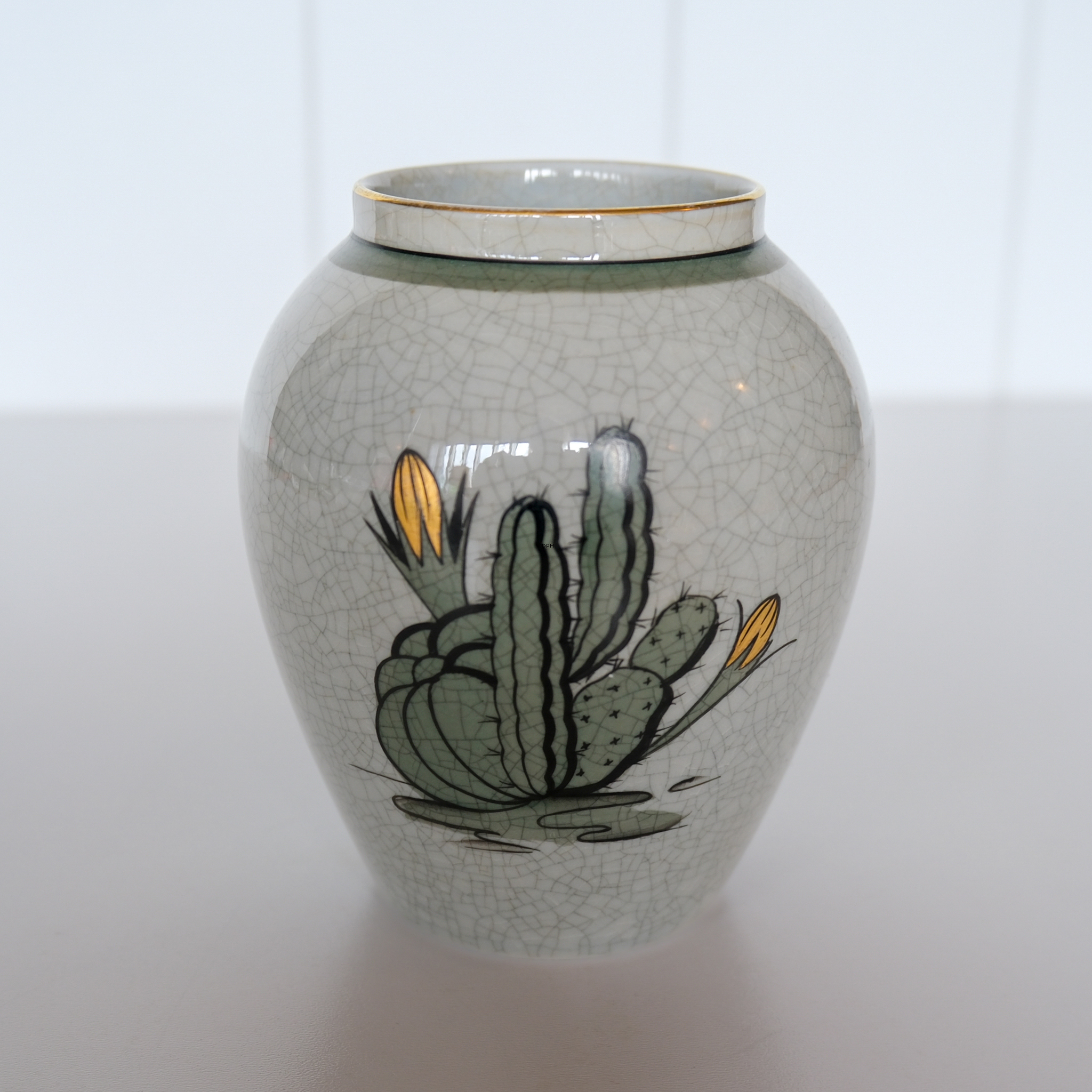 Lyngby krakkeleret vase med kaktus nr. 74-2-3019