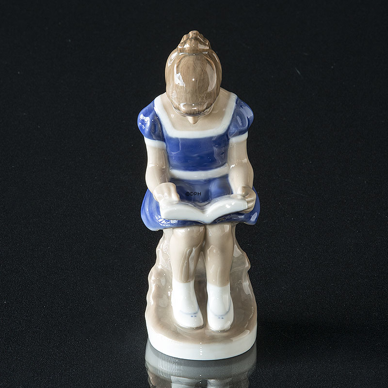 Lyngby læsende pige nr. 95