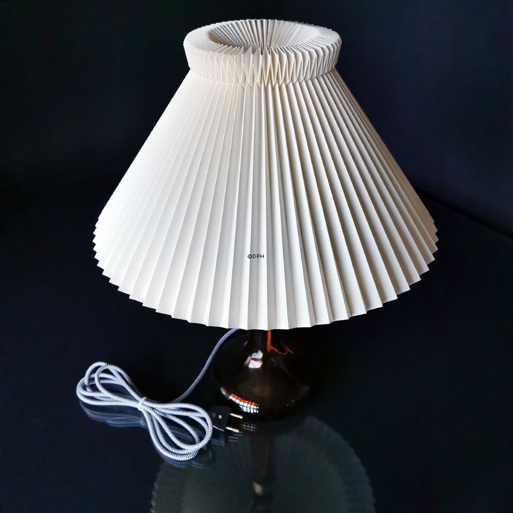 Le Klint 343 røgfarvet brun bordlampe af glas med skærm. Se beskrivelsen!