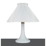 Le Klint 363 Bordlampe i blankt hvidt glas, brugt - Udgået af produktion