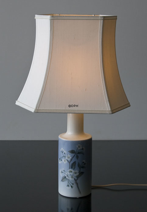 Smal sekskantet lampeskærm 27 cm i højden, hvid silke (Vedr. 2. sortering - se beskrivelse)