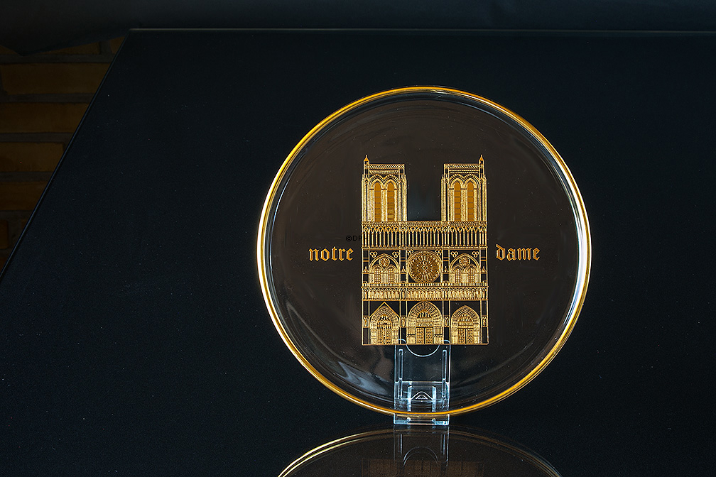 1970 Orrefors årsplatte i glas, Motiv i guldstreg: Notre Dame!!!!