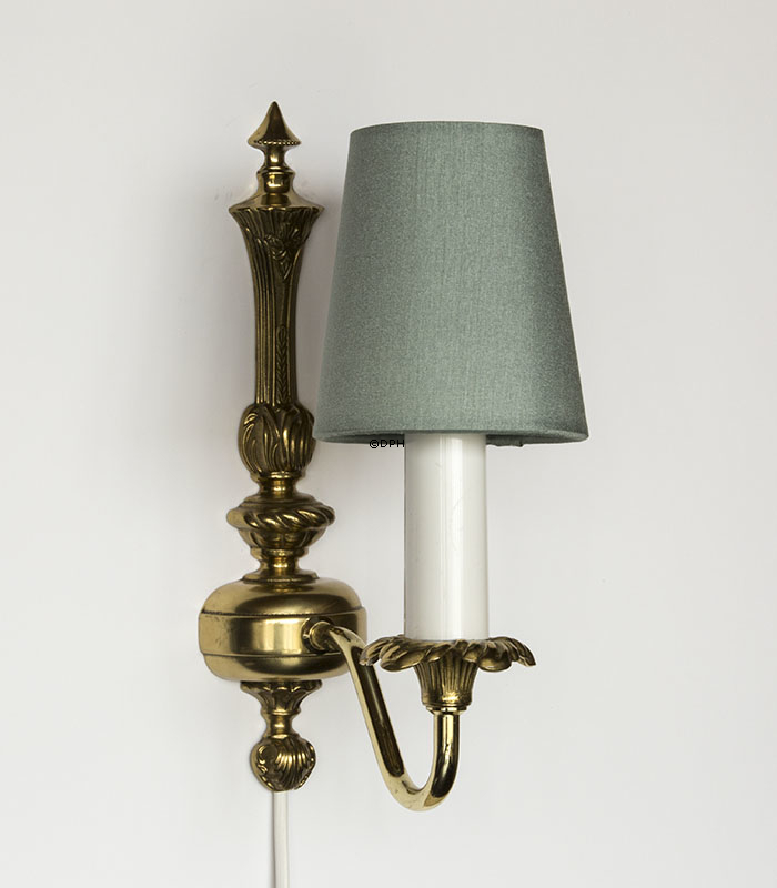 Lampetskærm i lys petroleumsfarvet (grøn) silke. God til væglamper/lysekrone mv,