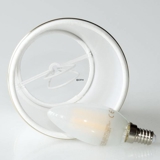 Lampetskærm i hvid chintz med guldkant. God til væglamper/lysekrone mv,