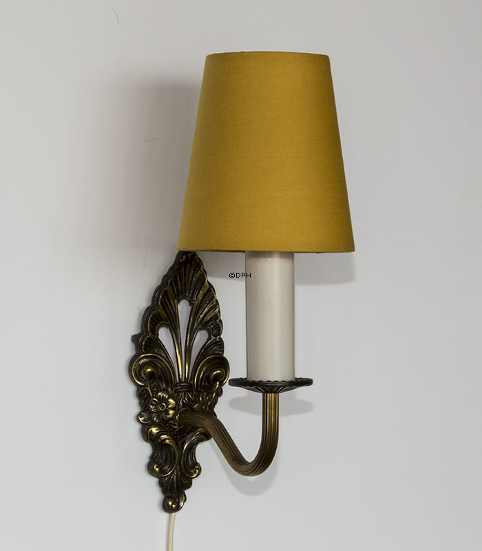 Lampetskærm i gul chintz. God til væglamper/lysekrone mv,