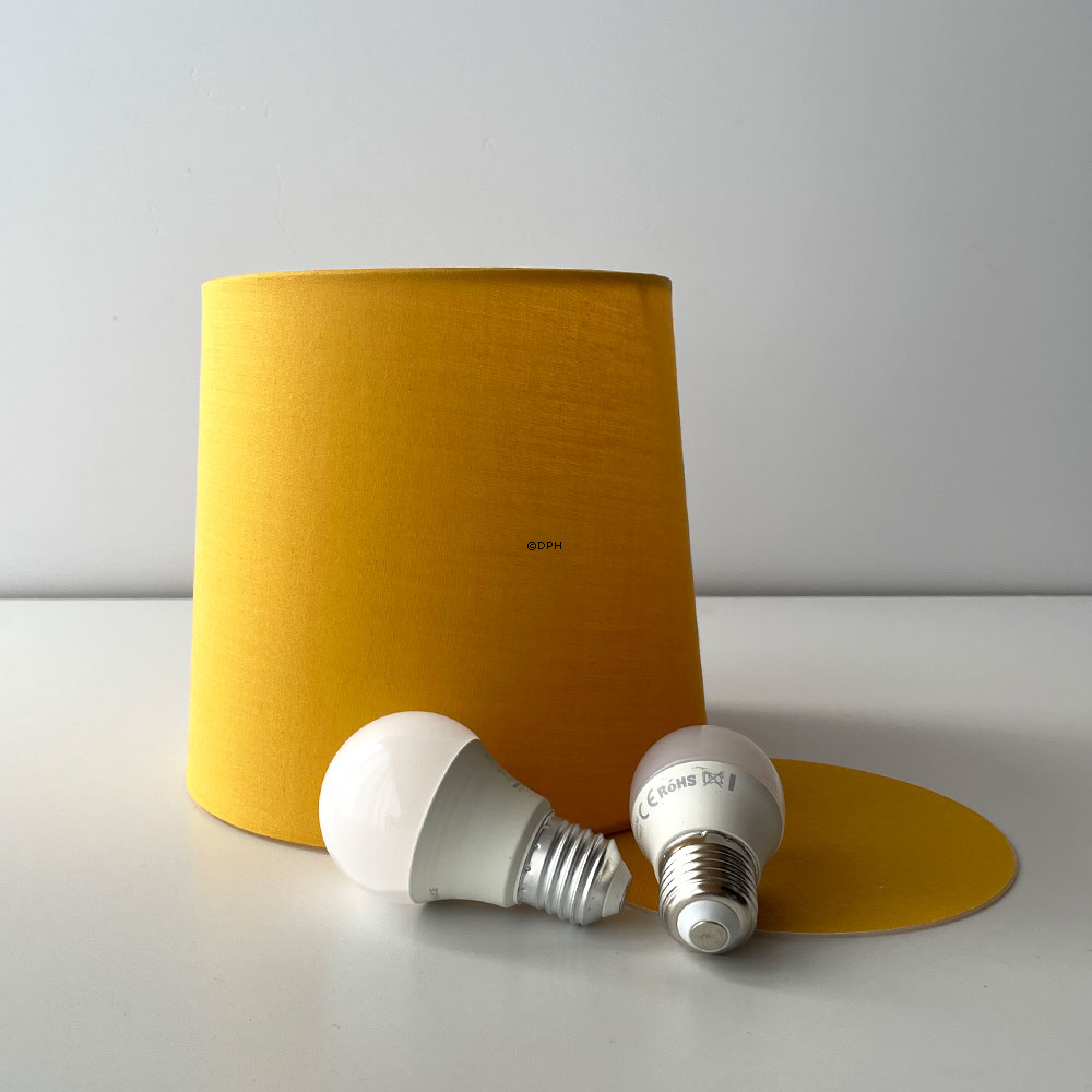 Rund cylinderformet lampeskærm 18 cm i højden, gul chintz stof