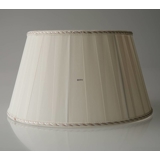 Round cylindrical lampshade 18 cm, off white with ribbon