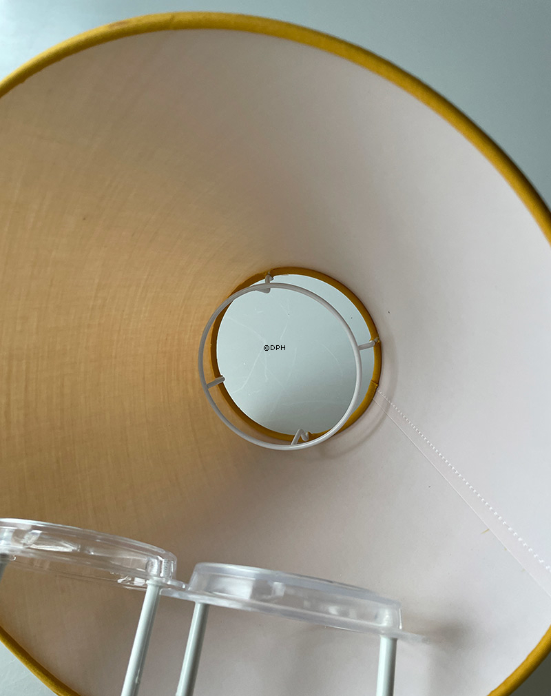 Rund lampeskærm høj model 19 cm i højden, gul chintz stof,